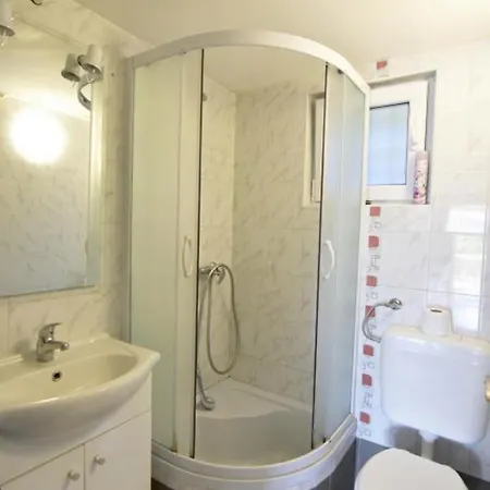 Apartment In With Terrace, Air Conditioning, Wi-fi