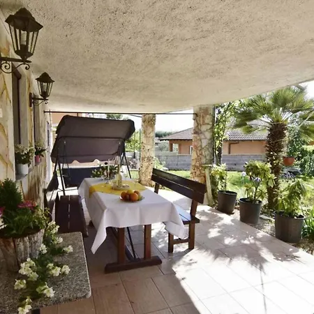 Apartment In With Terrace, Air Conditioning, Wi-fi Savudrija